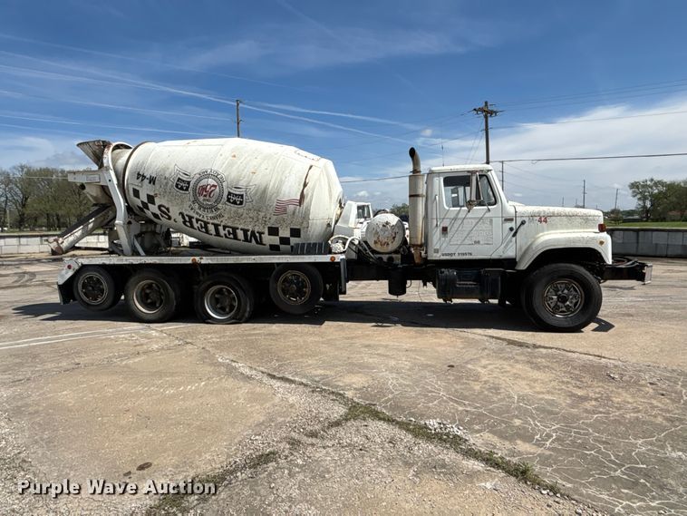image for item EA4774 1988 International F2574 ready mix truck