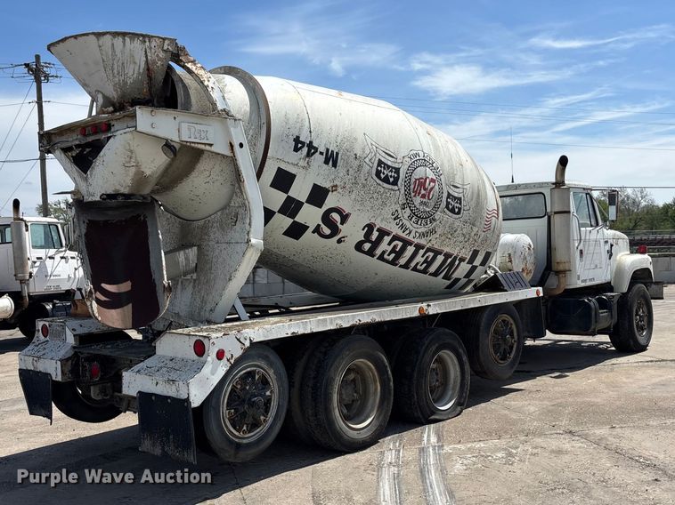 image for item EA4774 1988 International F2574 ready mix truck