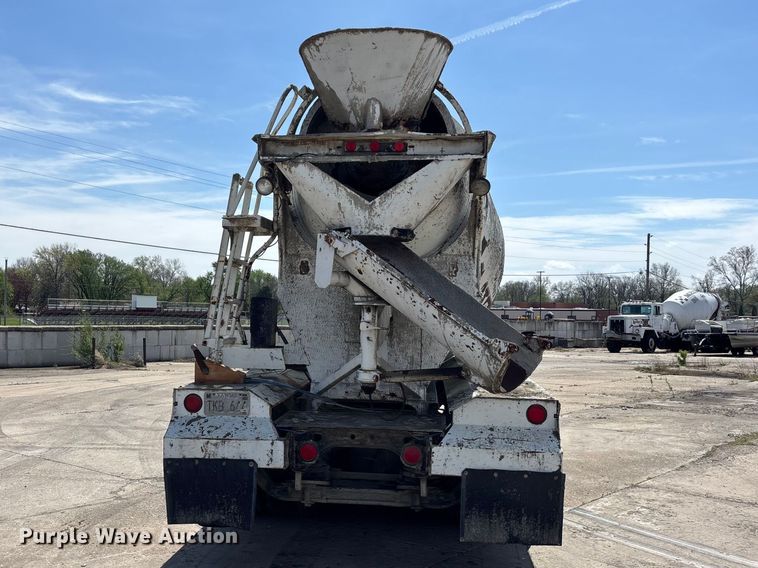 image for item EA4774 1988 International F2574 ready mix truck