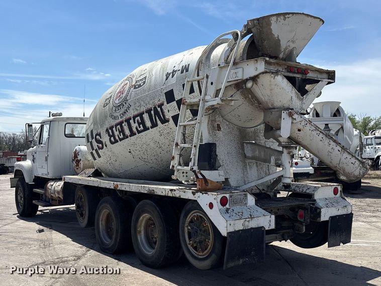 image for item EA4774 1988 International F2574 ready mix truck