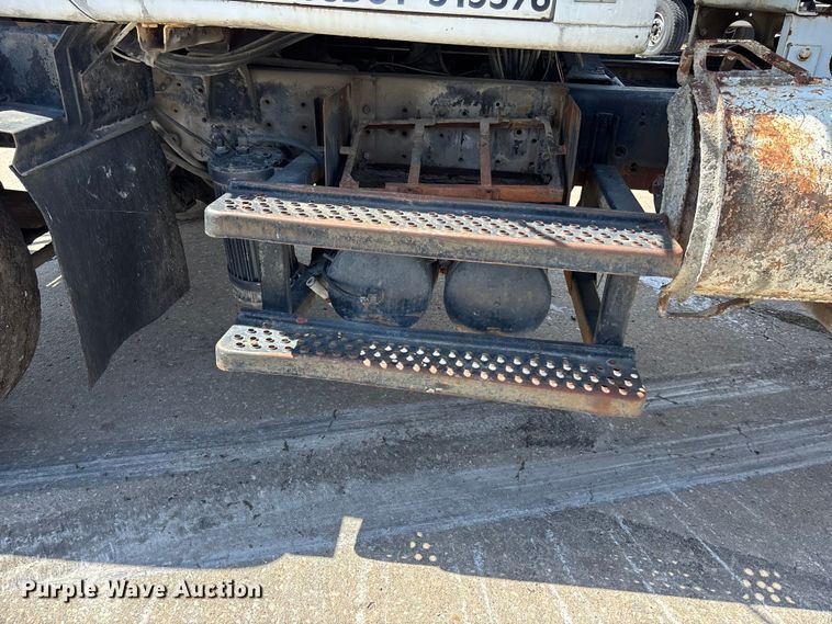 image for item EA4774 1988 International F2574 ready mix truck