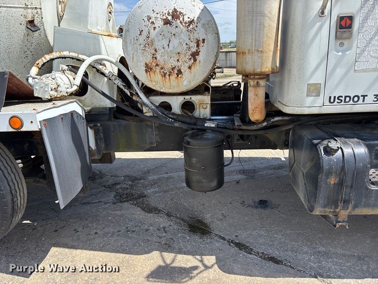 image for item EA4774 1988 International F2574 ready mix truck