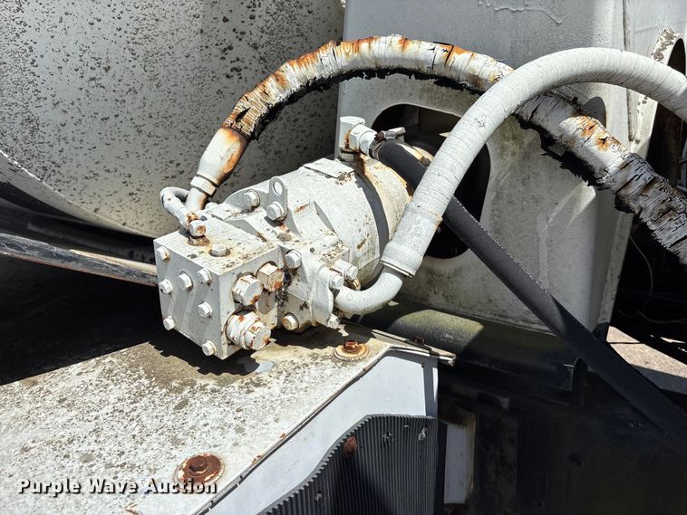 image for item EA4774 1988 International F2574 ready mix truck