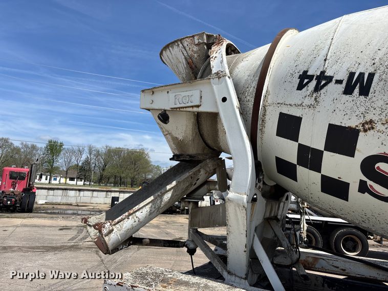 image for item EA4774 1988 International F2574 ready mix truck