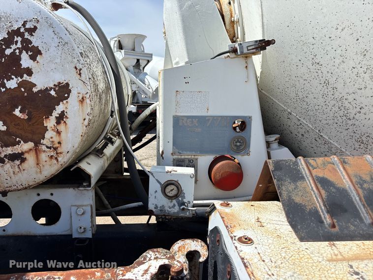 image for item EA4774 1988 International F2574 ready mix truck