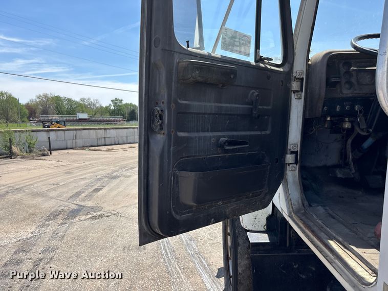 image for item EA4774 1988 International F2574 ready mix truck