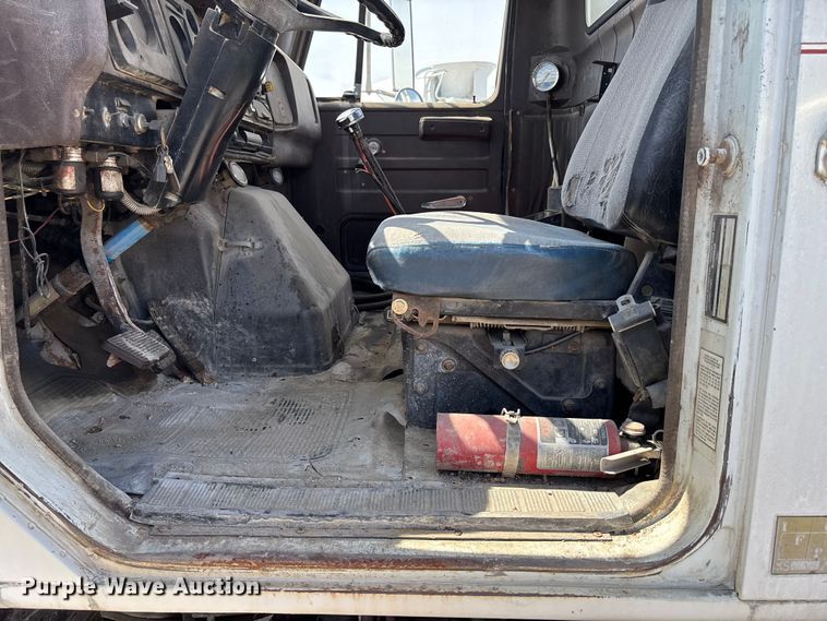 image for item EA4774 1988 International F2574 ready mix truck