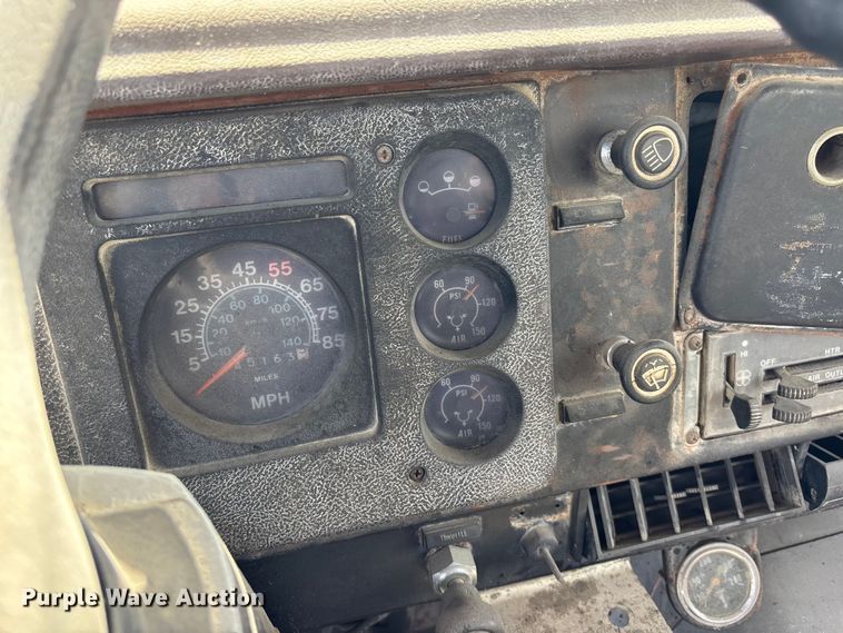 image for item EA4774 1988 International F2574 ready mix truck