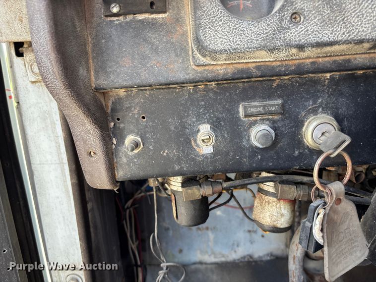 image for item EA4774 1988 International F2574 ready mix truck