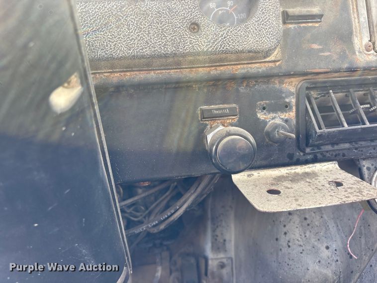 image for item EA4774 1988 International F2574 ready mix truck