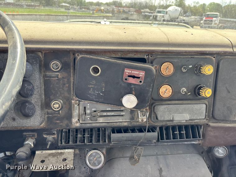 image for item EA4774 1988 International F2574 ready mix truck