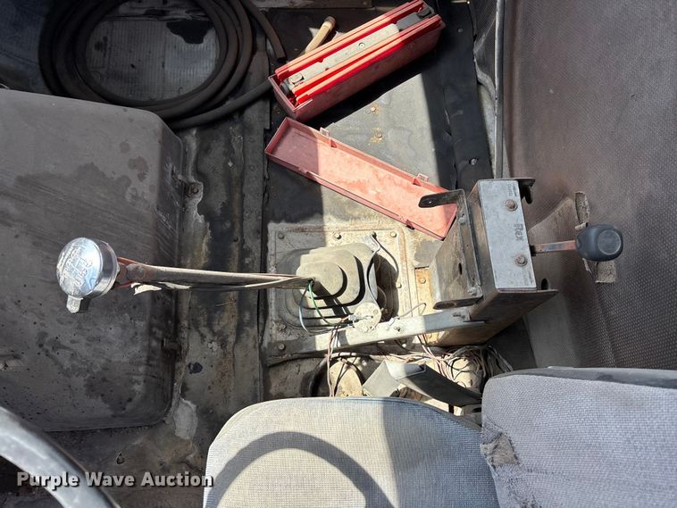 image for item EA4774 1988 International F2574 ready mix truck