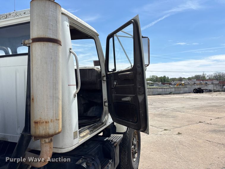 image for item EA4774 1988 International F2574 ready mix truck