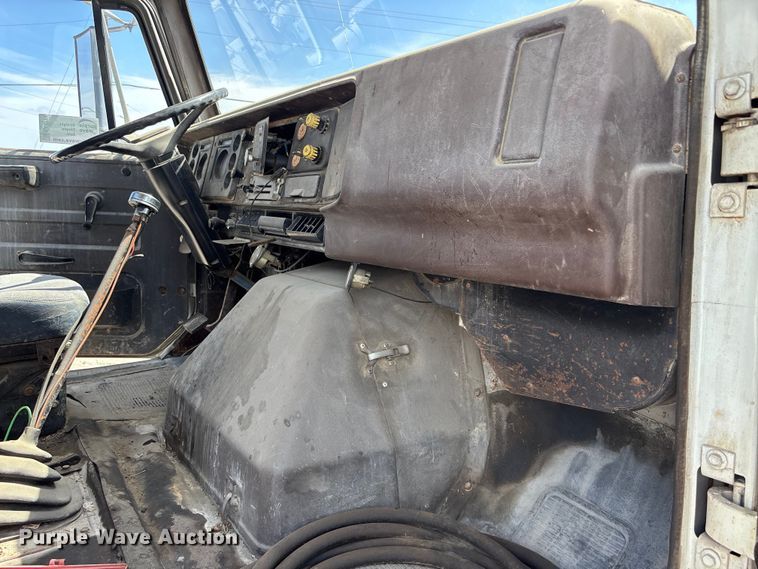 image for item EA4774 1988 International F2574 ready mix truck