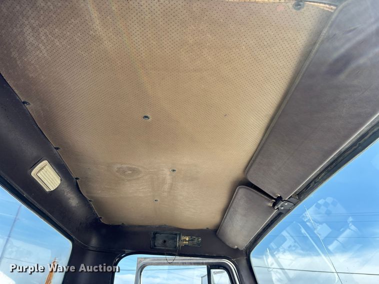 image for item EA4774 1988 International F2574 ready mix truck