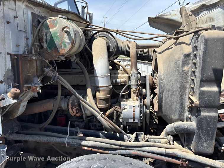 image for item EA4774 1988 International F2574 ready mix truck