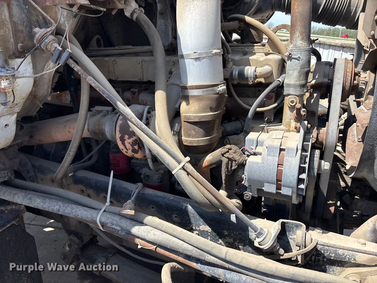 image for item EA4774 1988 International F2574 ready mix truck