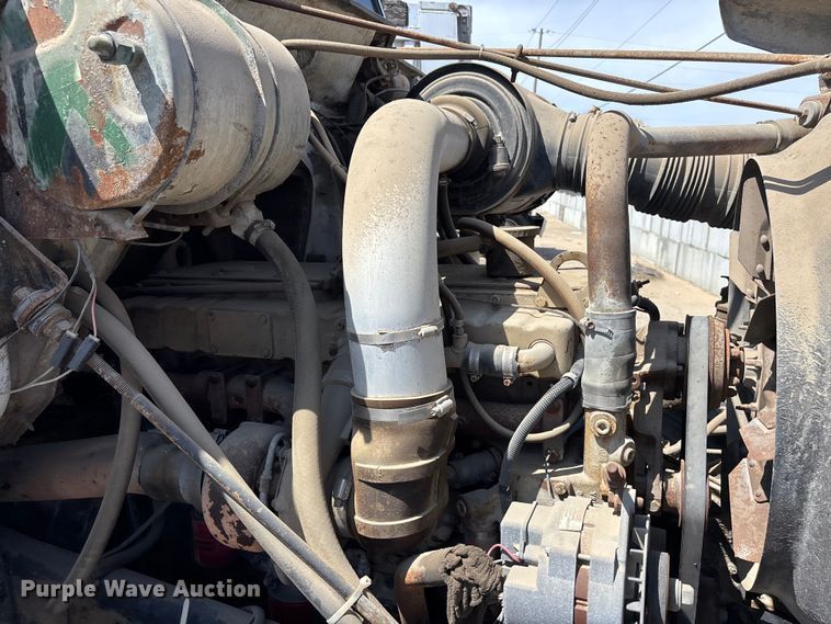 image for item EA4774 1988 International F2574 ready mix truck