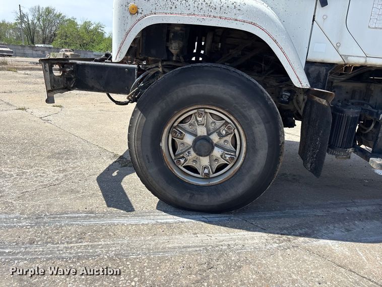 image for item EA4774 1988 International F2574 ready mix truck