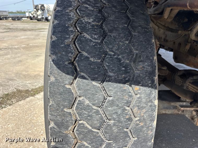 image for item EA4774 1988 International F2574 ready mix truck