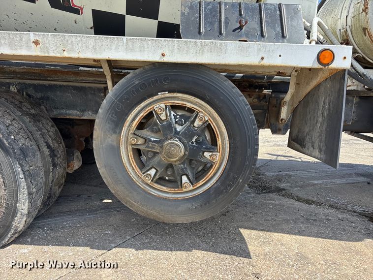 image for item EA4774 1988 International F2574 ready mix truck