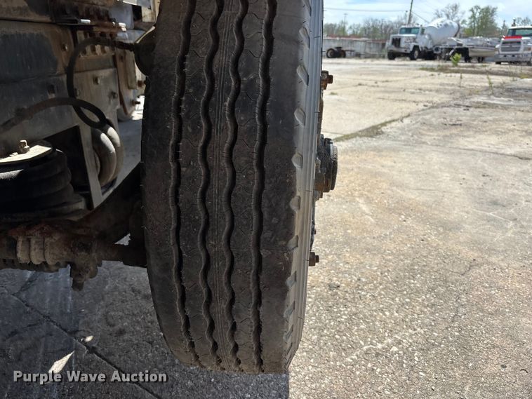 image for item EA4774 1988 International F2574 ready mix truck