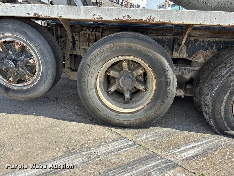 image for item EA4774 1988 International F2574 ready mix truck