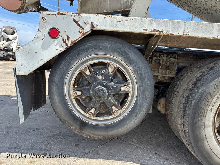 image for item EA4774 1988 International F2574 ready mix truck