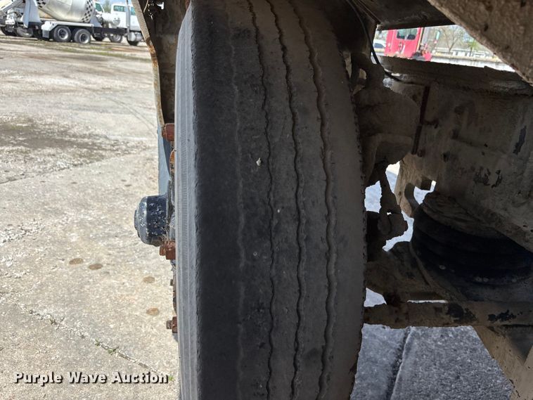 image for item EA4774 1988 International F2574 ready mix truck