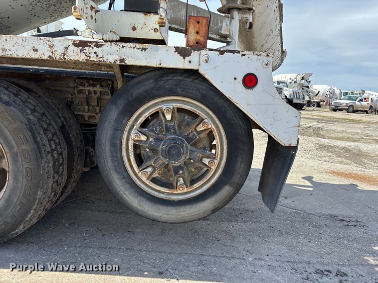 image for item EA4774 1988 International F2574 ready mix truck