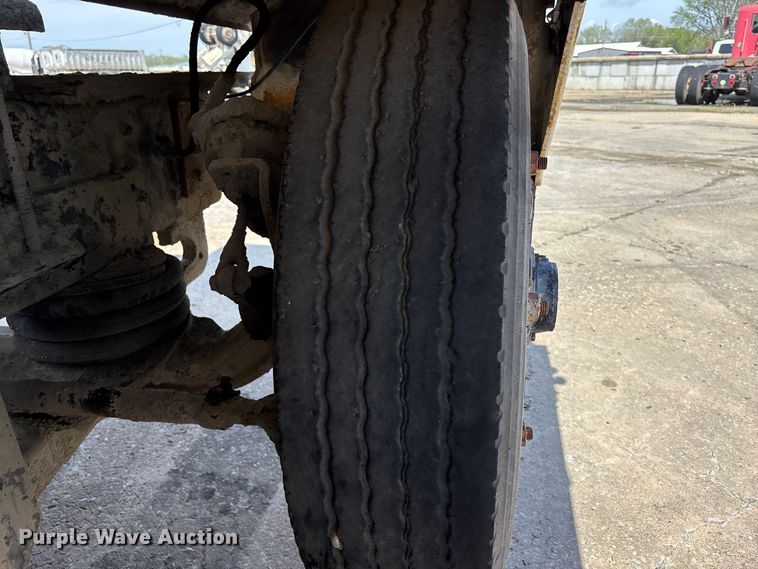 image for item EA4774 1988 International F2574 ready mix truck