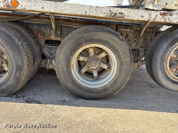 image for item EA4774 1988 International F2574 ready mix truck