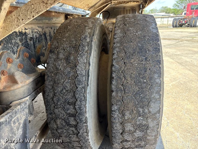 image for item EA4774 1988 International F2574 ready mix truck