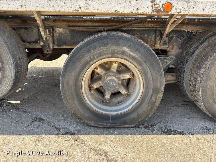 image for item EA4774 1988 International F2574 ready mix truck