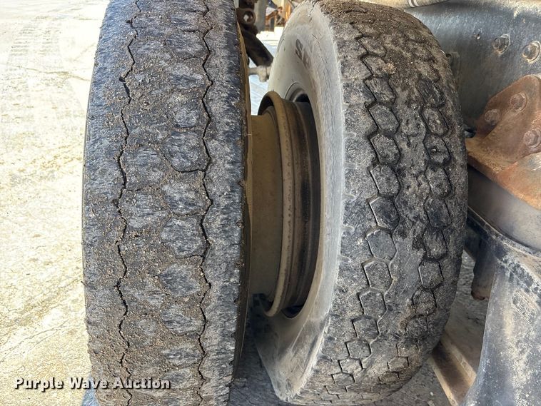 image for item EA4774 1988 International F2574 ready mix truck