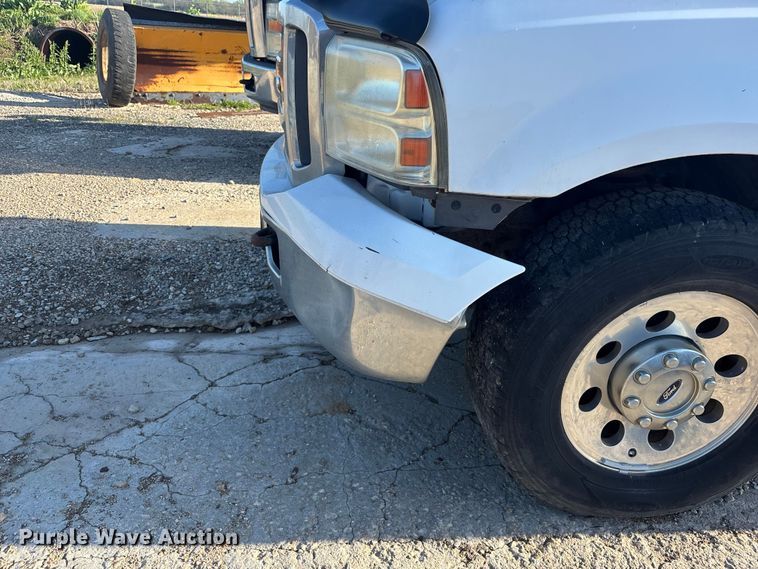 image for item EA4784 2005 Ford F250 Ext. Cab pickup truck