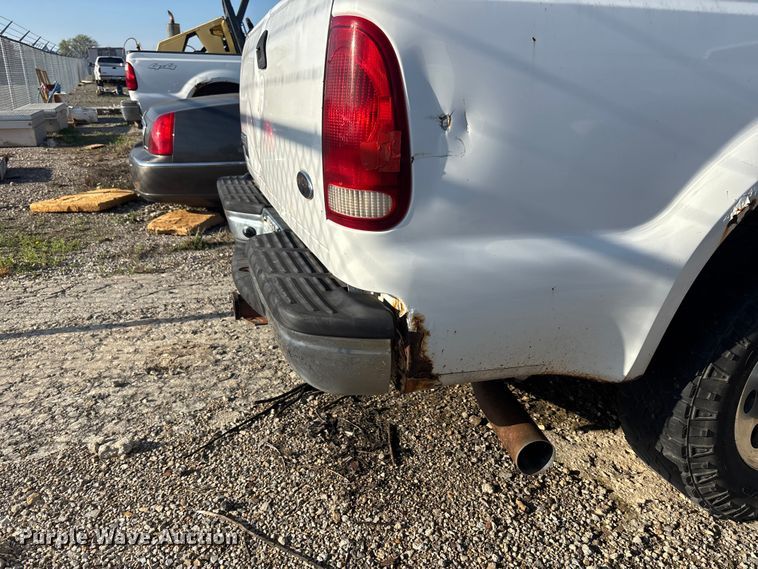 image for item EA4784 2005 Ford F250 Ext. Cab pickup truck