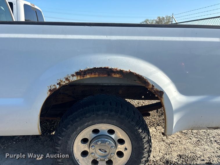 image for item EA4784 2005 Ford F250 Ext. Cab pickup truck