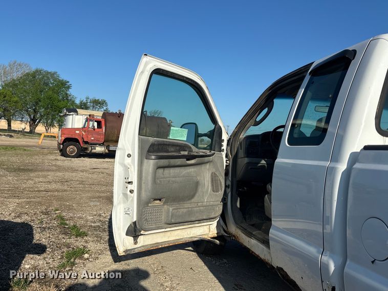 image for item EA4784 2005 Ford F250 Ext. Cab pickup truck