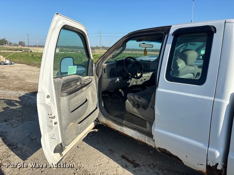 image for item EA4784 2005 Ford F250 Ext. Cab pickup truck
