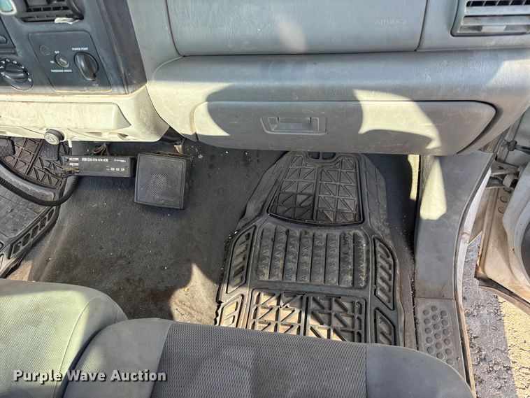 image for item EA4784 2005 Ford F250 Ext. Cab pickup truck