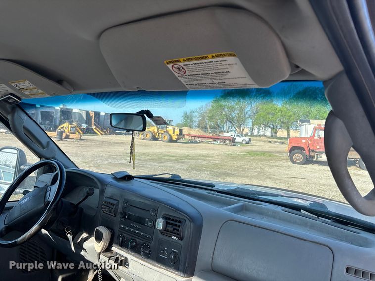 image for item EA4784 2005 Ford F250 Ext. Cab pickup truck