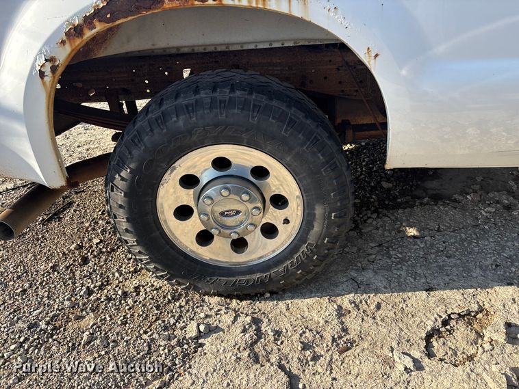 image for item EA4784 2005 Ford F250 Ext. Cab pickup truck