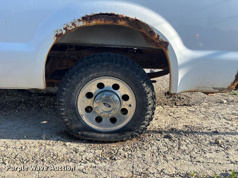 image for item EA4784 2005 Ford F250 Ext. Cab pickup truck