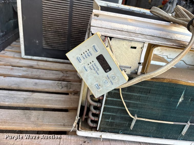 image for item EA4788 Assorted electronics