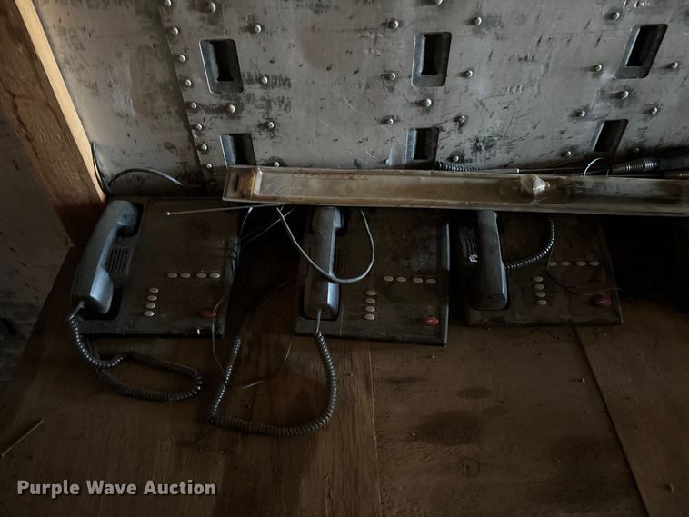 image for item EA4788 Assorted electronics