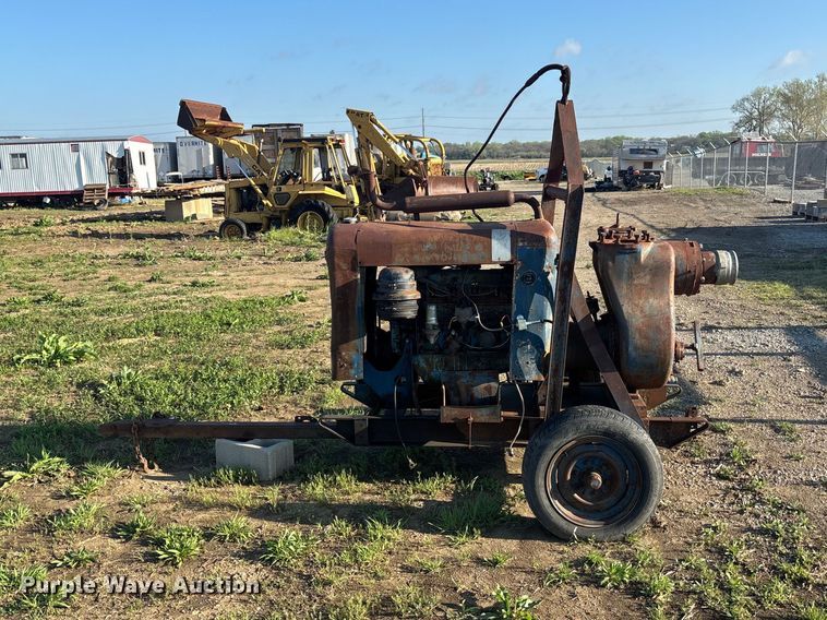 image for item EA4792 Ford irrigation pump