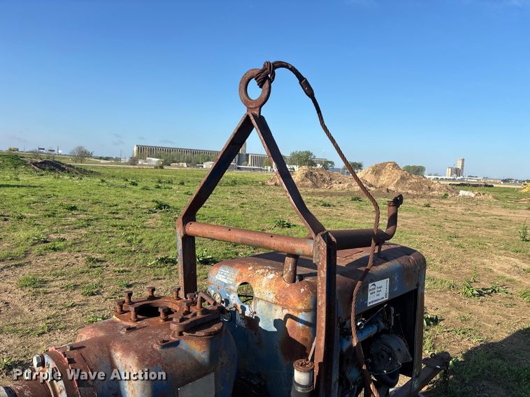 image for item EA4792 Ford irrigation pump