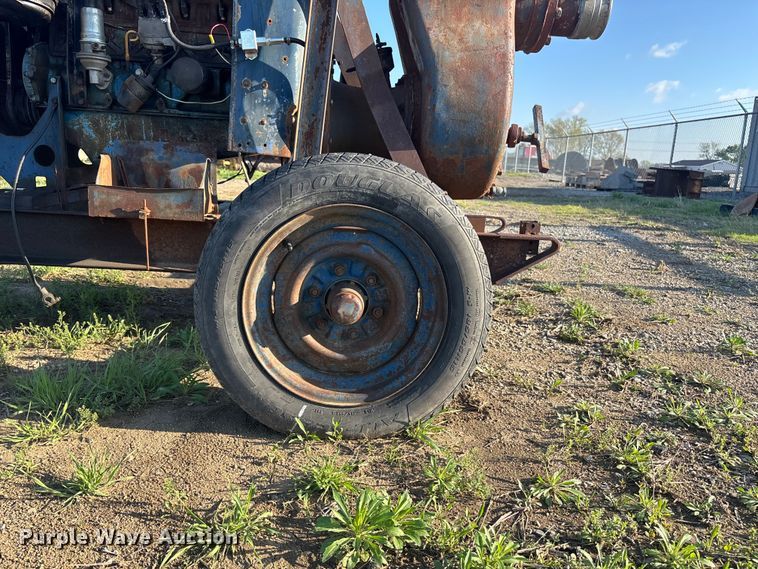image for item EA4792 Ford irrigation pump