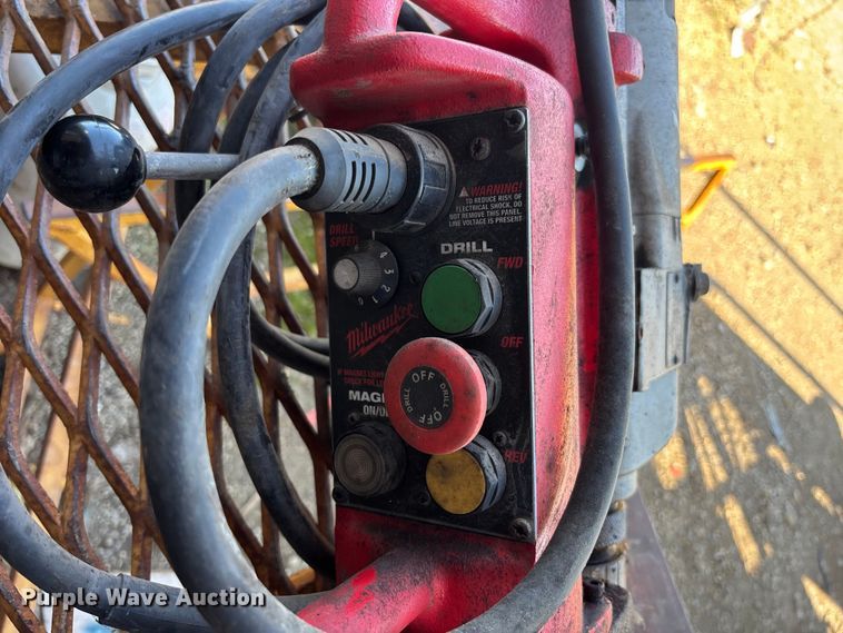 image for item EA4800 Milwaukee 4202 magnetic drill